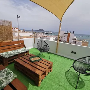 Centro De Con Vistas A Isla De Lobos Corralejo